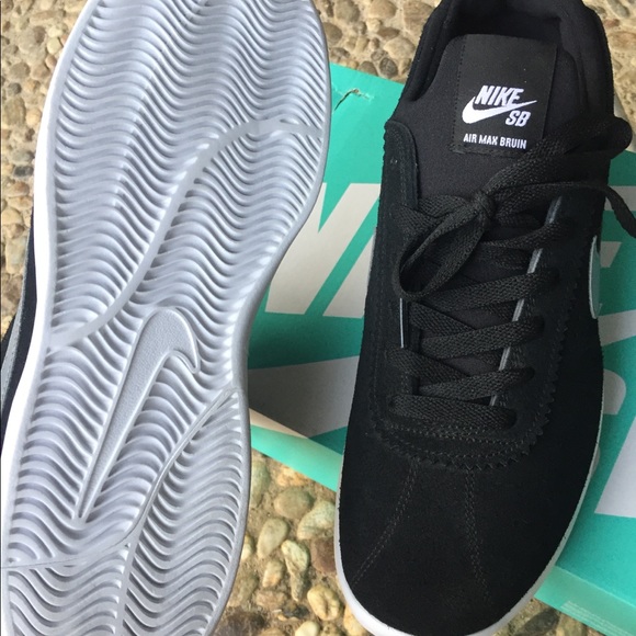 Nike - Picture 3 of 5